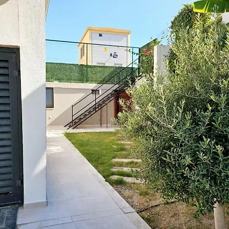 Happy Garden Apartament Ildiri